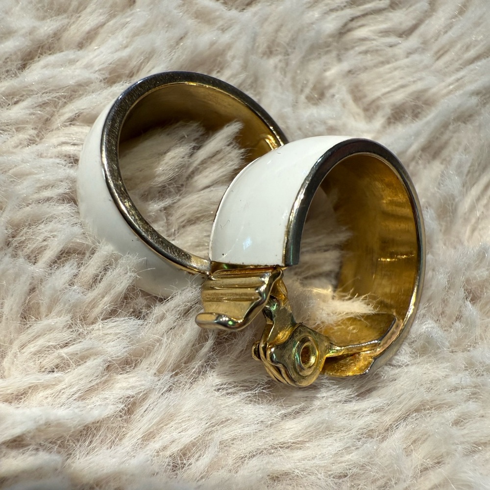 Vintage MONET CLIP ON HOOP EARRINGS White Enamel WIDE STYLE Gold‎ Tone CLASSY!